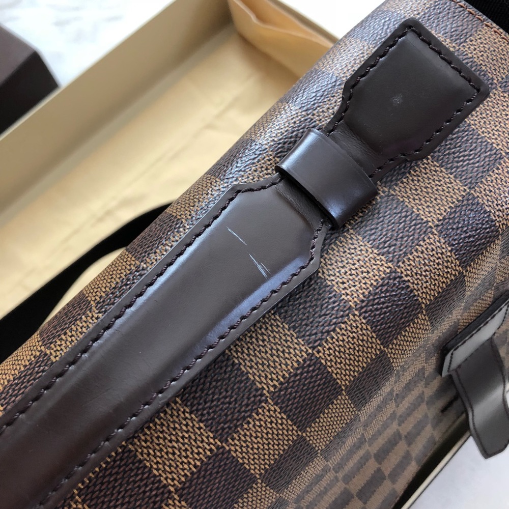 LV Damier Ebene Broadway Messenger Bag - Image 6
