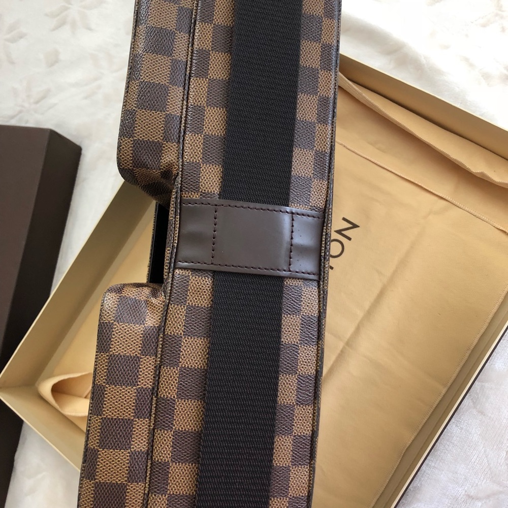 LV Damier Ebene Broadway Messenger Bag - Image 3