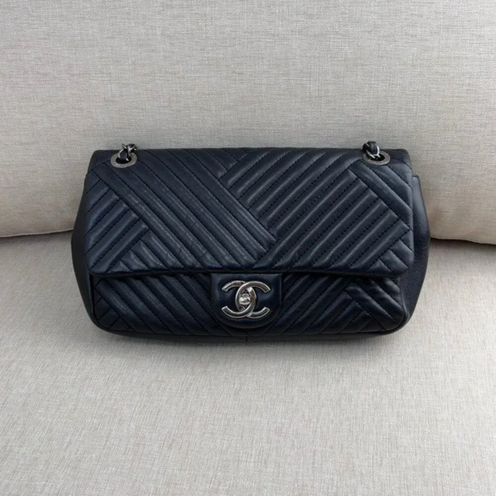 CHANEL Black Lambskin Chevron Flap Bag Medium