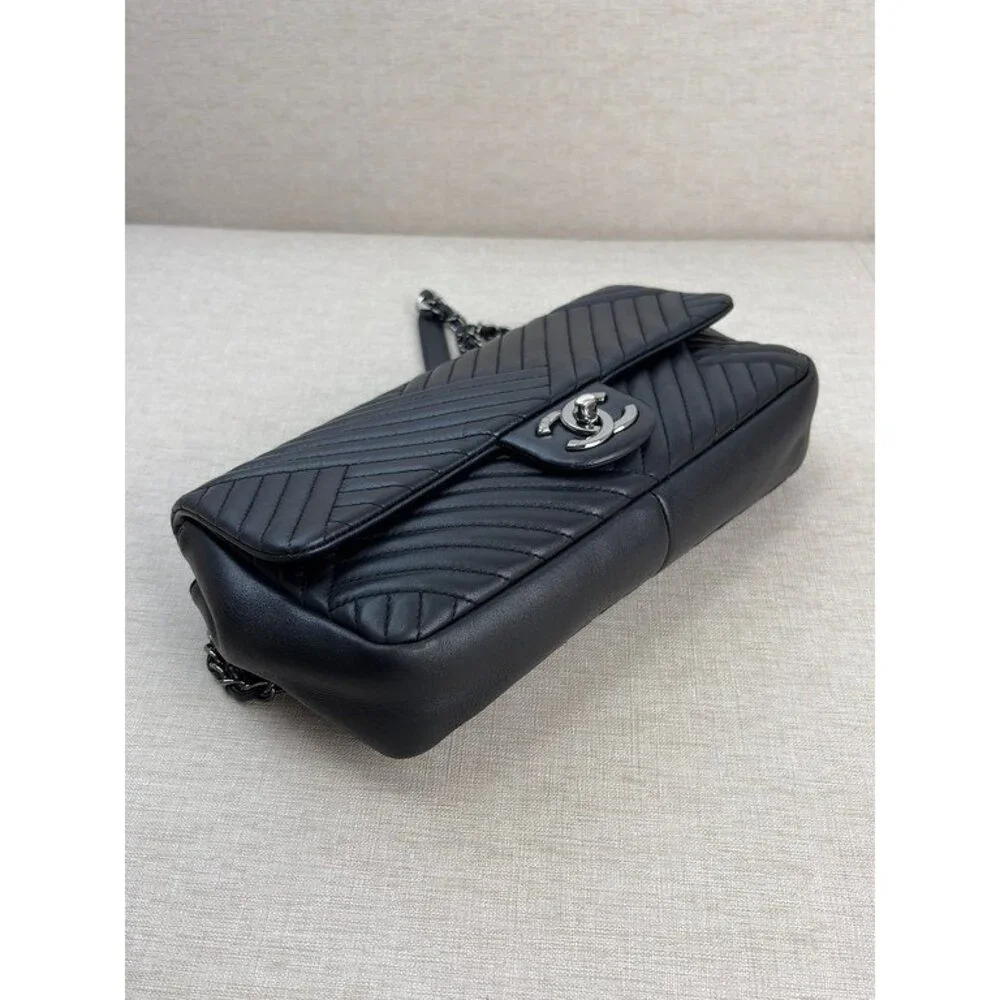 CHANEL Black Lambskin Chevron Flap Bag Medium - Image 8