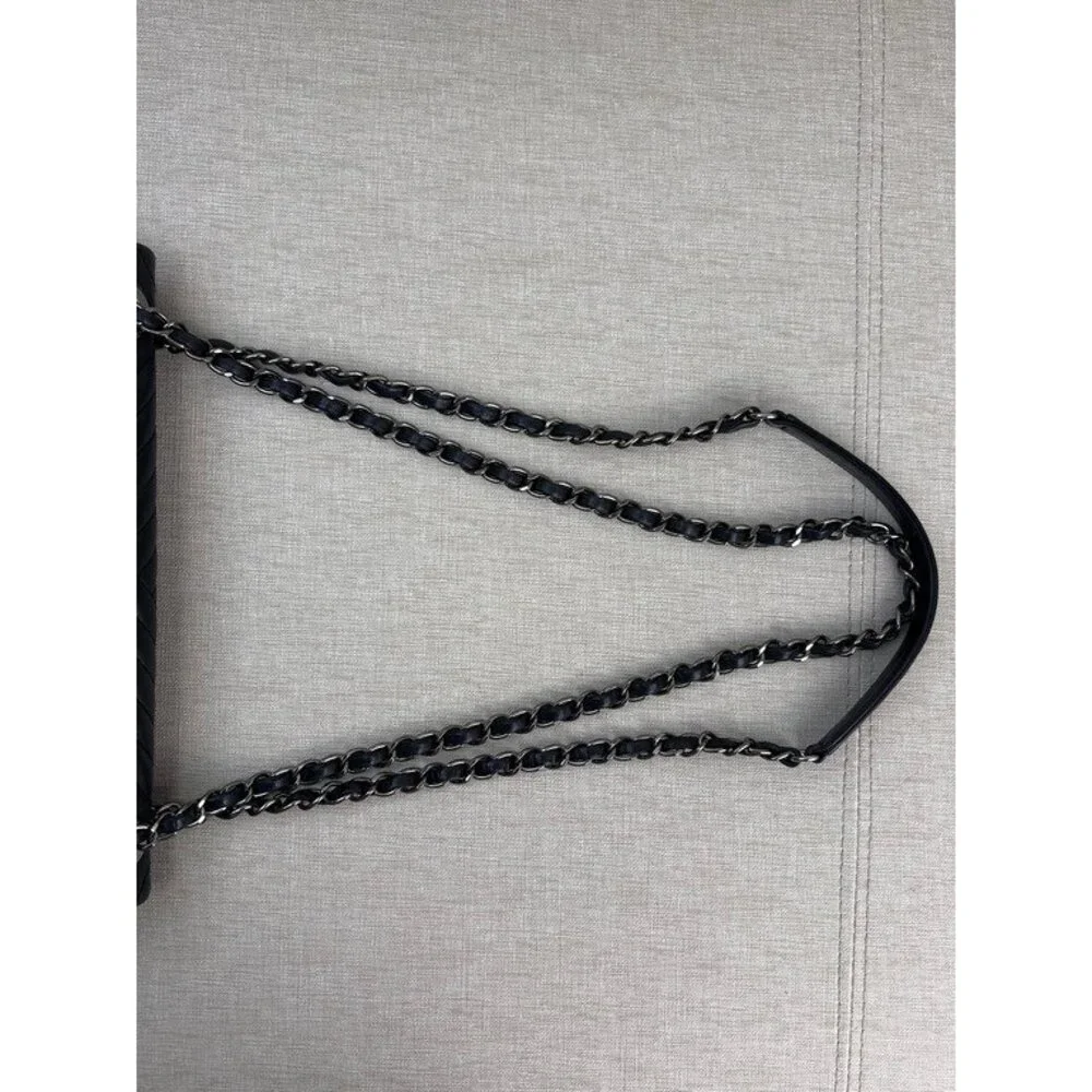 CHANEL Black Lambskin Chevron Flap Bag Medium - Image 11