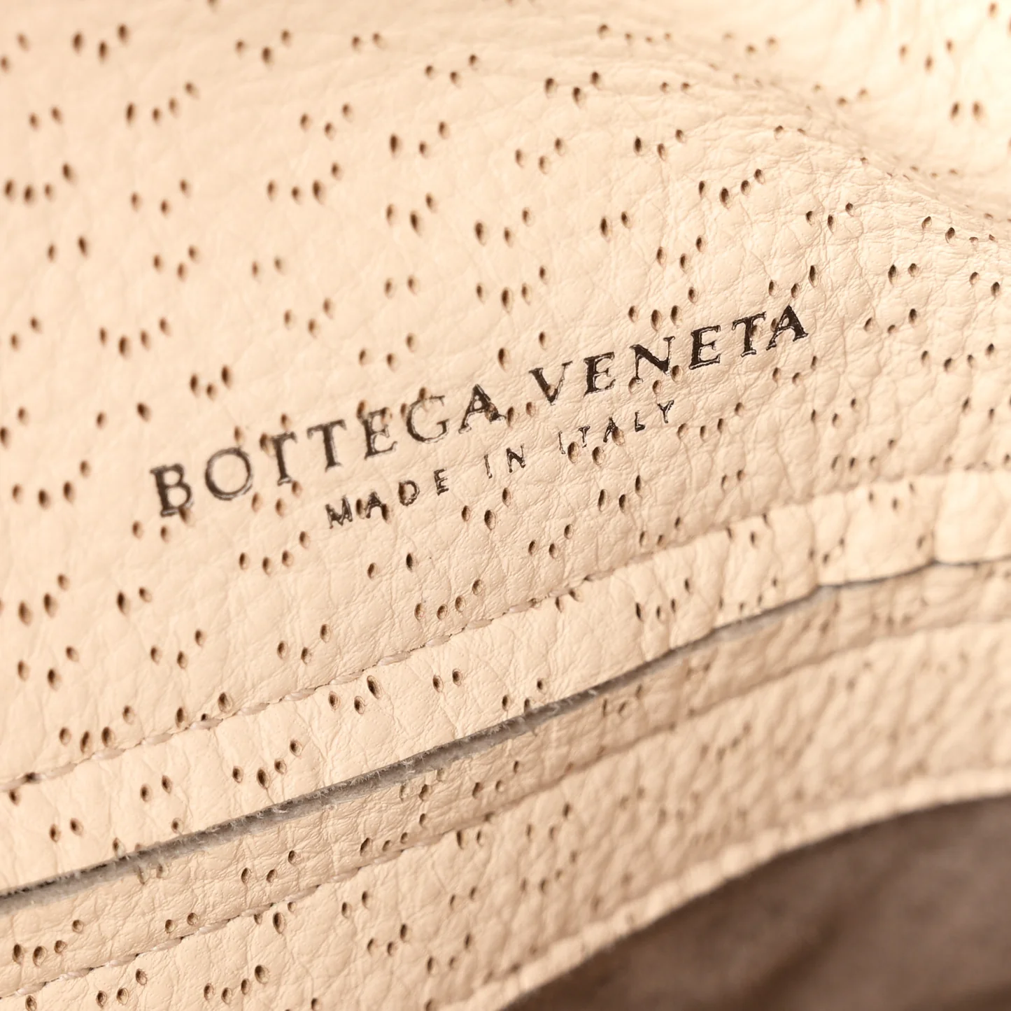 Bottega Veneta Cervo Deerskin Perforated Pekary Hobo Cream - Image 6