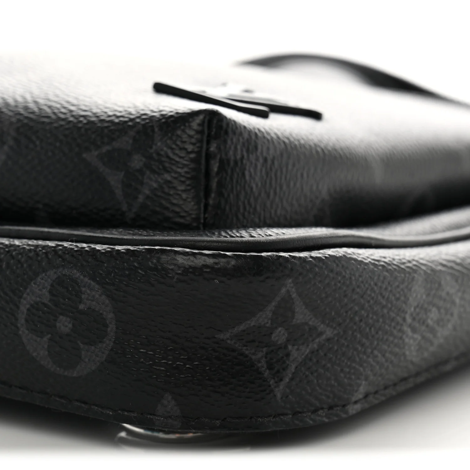 Louis Vuitton Monogram Eclipse Avenue Slingbag PM - Image 9