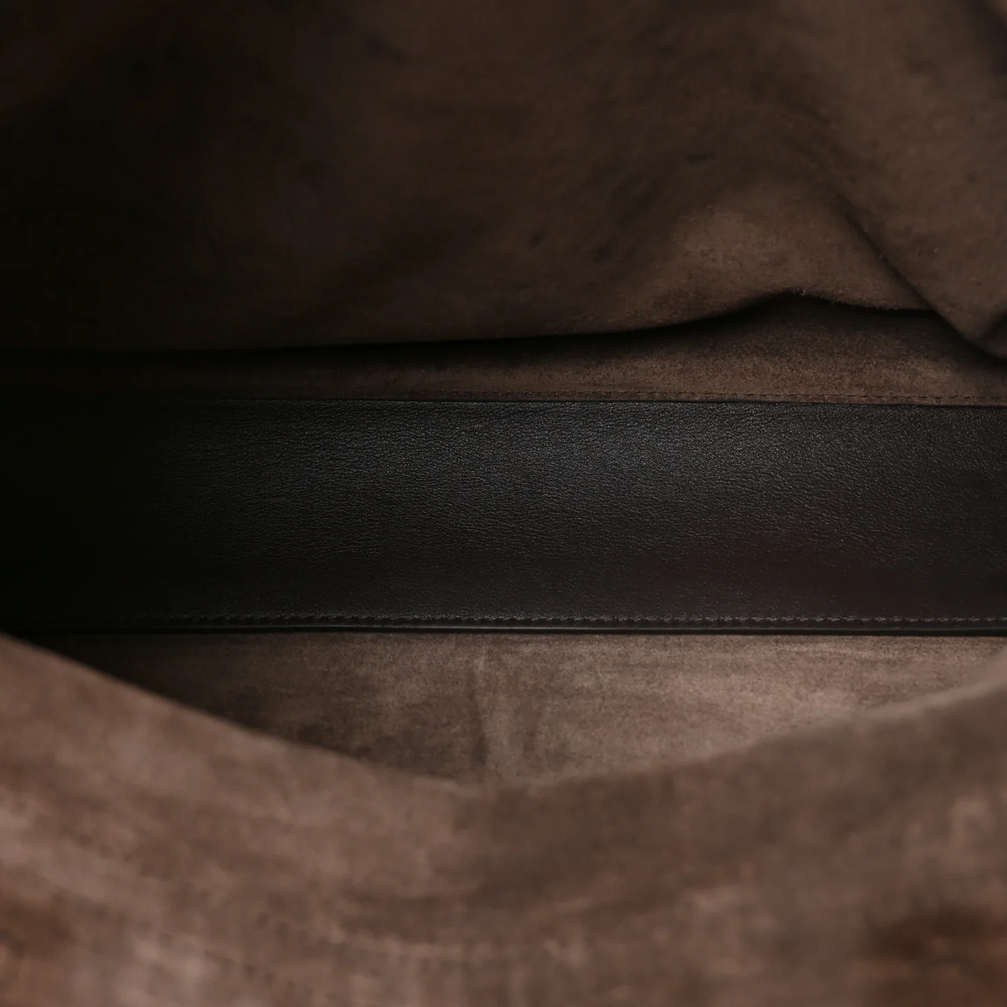 Bottega Veneta Silky Calfskin Large Ciao Ciao Fondant - Image 5